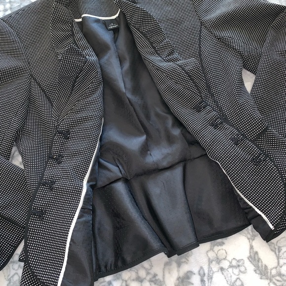π»ββοΈ WHBM Peplum Blazer - Picture 10 of 13
